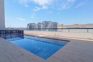 Free pool for guest access