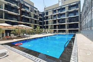 Free pool for guest access