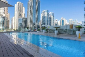 Free pool for guest access.