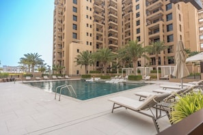 Free pool for guest access