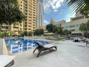 Free pool for guest access