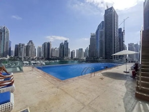 Free pool for guest use