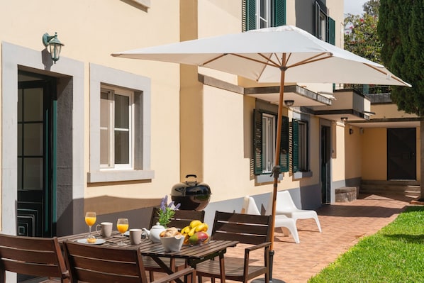 The Character Vintage Garden Apartment By Ourmadeira Showing Gthe Perfect Place For Enjoying Outdoor Dining