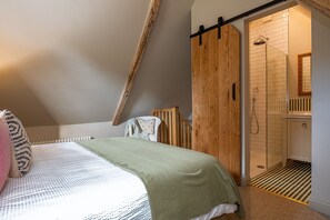 The Coach House Master Bedroom - StayCotswold