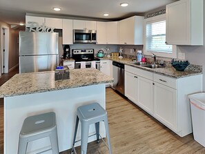 Full Size Kitchen with Breakfast Bar