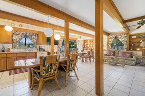 Naalehu Homes - Hale Kamaoa - Kitchen (5)