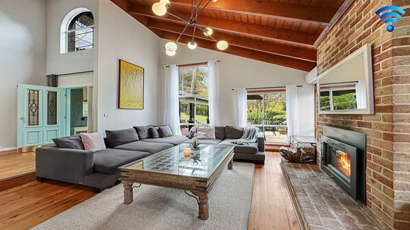 Mount Gibraltar Retreat | Living Room | Combustion fireplace