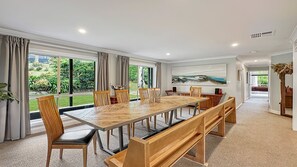 Mount Gibraltar Retreat | Dining