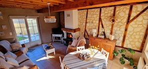 Vue d'ensemble séjour/salon