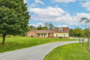 Home Exterior | Basketball Hoop | Outdoor Seating
