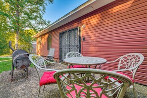 Patio | Charcoal Grill | Outdoor Dining Area