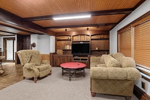 Indoors, Home Decor, Screen, Furniture, Couch