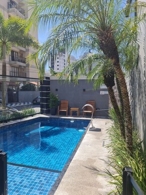 Piscina com cascata