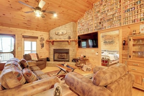 Interior | Open Floor Plan | Free WiFi