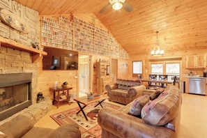 Living Room | Smart TV | Gas Fireplace