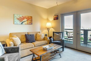 Living Room | Smart TV | Gas Fireplace | Books/Board Games