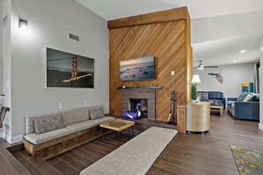 Sunken living room and double fireplace