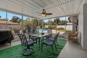 Florida room / outdoor space