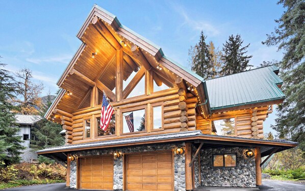 Misty Pines Lodge (1)