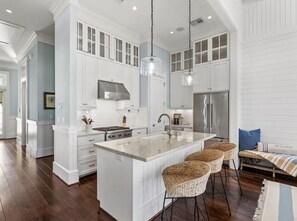 Full Kitchen w/ All of the Necessities!