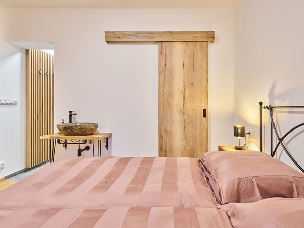 Möbel, Komfort, Gebäude, Holz, Textil, Bettrahmen, Flooring, Pflanze, Fussboden, Bett