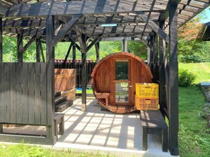 ・[Barrel sauna] Enjoy a relaxing sauna experience surrounded by the scent of wood.