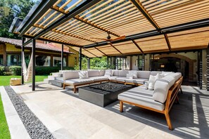 Sala Terraza, firepit