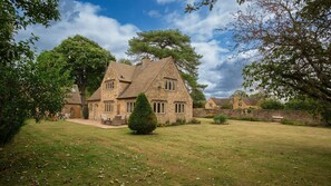 The large gardens are perfect for playing with the children and dogs