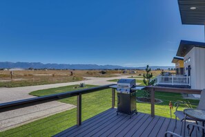Deck | Mountain View | Gas Grill | Single-Story Cabin