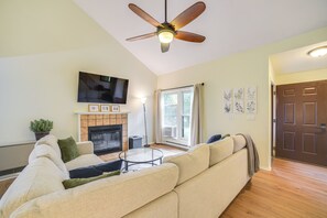 Living Area | Fireplace | Smart TV w/ Cable | Board Games | 1st Floor