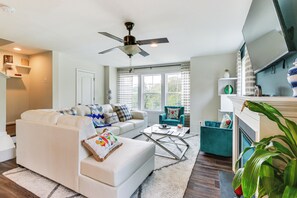 Living Room | 2nd Floor | Free WiFi | Interior Stairs Required