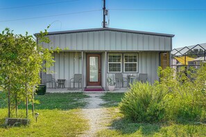 Exterior | Driveway (1 Vehicle) | RV Parking Available