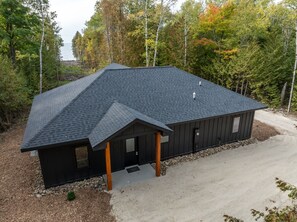 Welcome to Cedar Cove, a serene 4-bedroom, 2-bathroom retreat nestled in the woods of Egg Harbor, WI. This modern, wheelchair-accessible home offers a perfect escape for families, couples, or friends looking for a peaceful Door County getaway.
