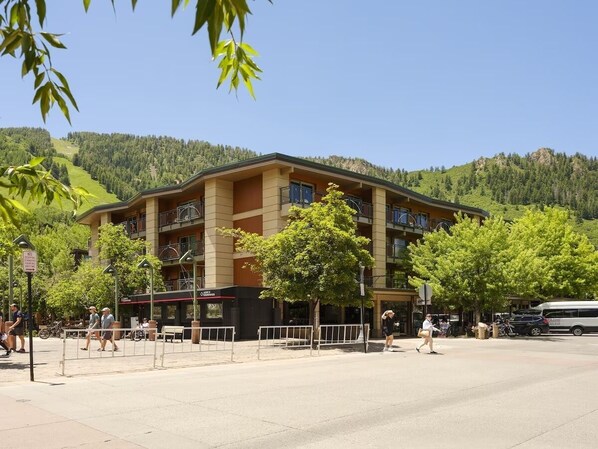 Summer Exterior - Quick Walk to Gondola