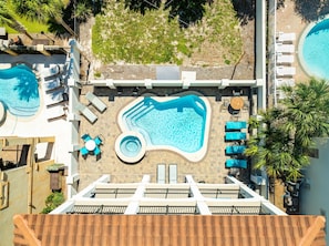 Private swimming pool with plenty of space to lounge