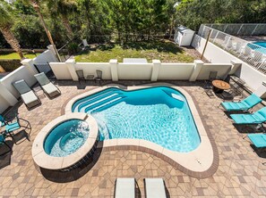 Private Pool and jacuzzi