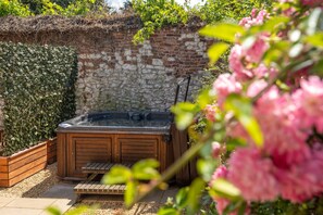 May Cottage + In Focus, Titchwell: The private hot tub