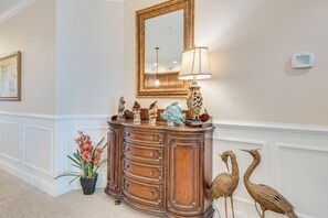 Beautiful, warm decor throughout....