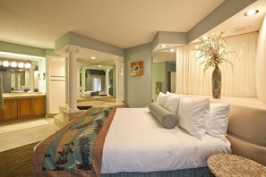 Large King bed in the bedroom, perfect solution after a long day full of adventures!