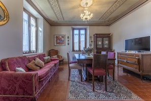 Autumn, Living Room, Spring, Summer