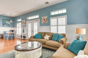 Living Room | 1st Floor | Smart TV w/ Cable | Central Heat & A/C | Free WiFi