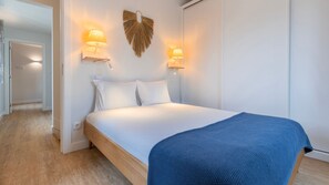 A spacious and comfortable bedroom with a wide closet.
#bedroom #comfort #modern #portugal #pt #sintra
