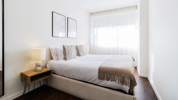 Rest and recharge in this cozy bedroom, complete with a queen-sized bed draped in luxurious linens and topped with plush pillows for ultimate comfort. #rest #sleep