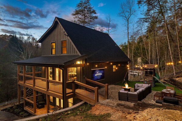 Enjoy some fun movie nights under the stars with your private outdoor cinema!