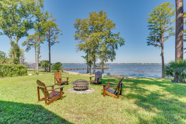 Pensacola Vacation Rental | 5BR | 3BA | 2,400 Sq Ft | 2 Steps to Enter