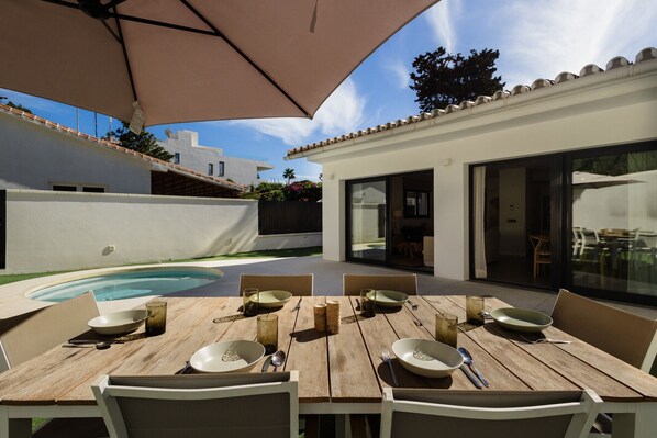 Outdoor dining