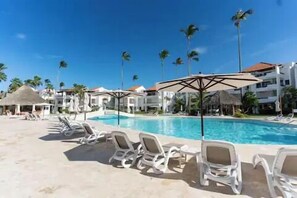 Stunning 2-BDR apartment with pool/sea view I-403 (1257)
