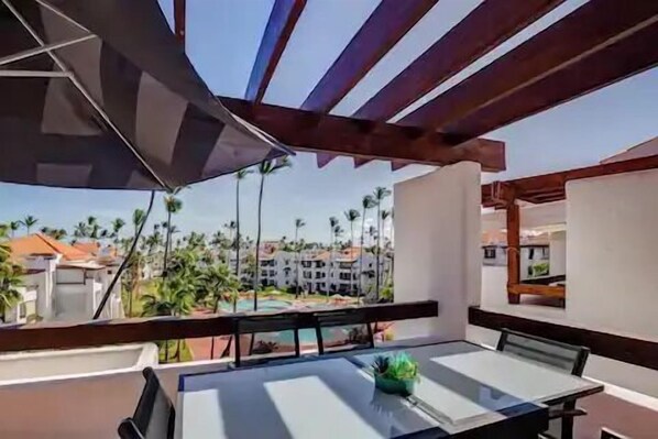 Stunning 2-BDR apartment with pool/sea view I-403 (1254)