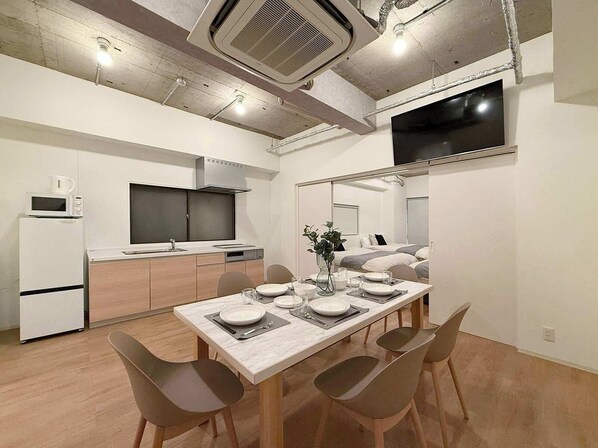 Dining & Kitchen area