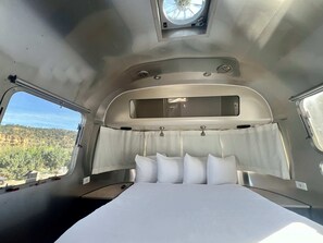 Queen Bed with Mountain Views
